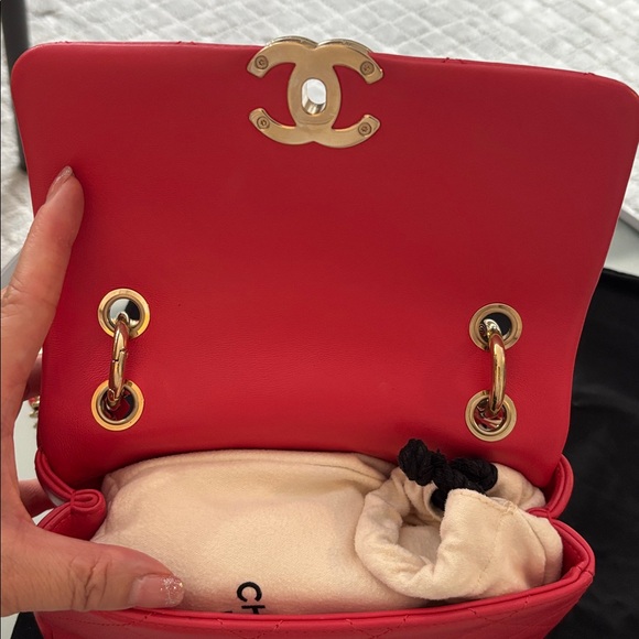 😻Chanel Matelassé crossbody bag! - Picture 3 of 4